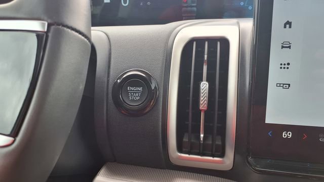 Used 2025 Ford Expedition Active image 37