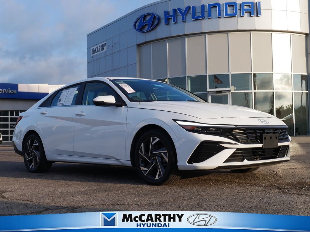 Used 2025 Hyundai Elantra Limited FWD image 1