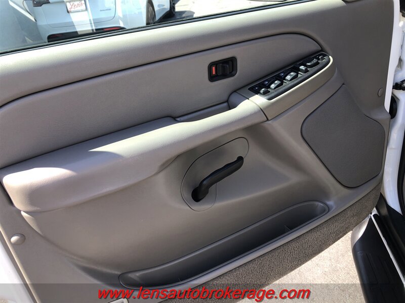 Used 2004 Chevrolet Suburban LS RWD image 7