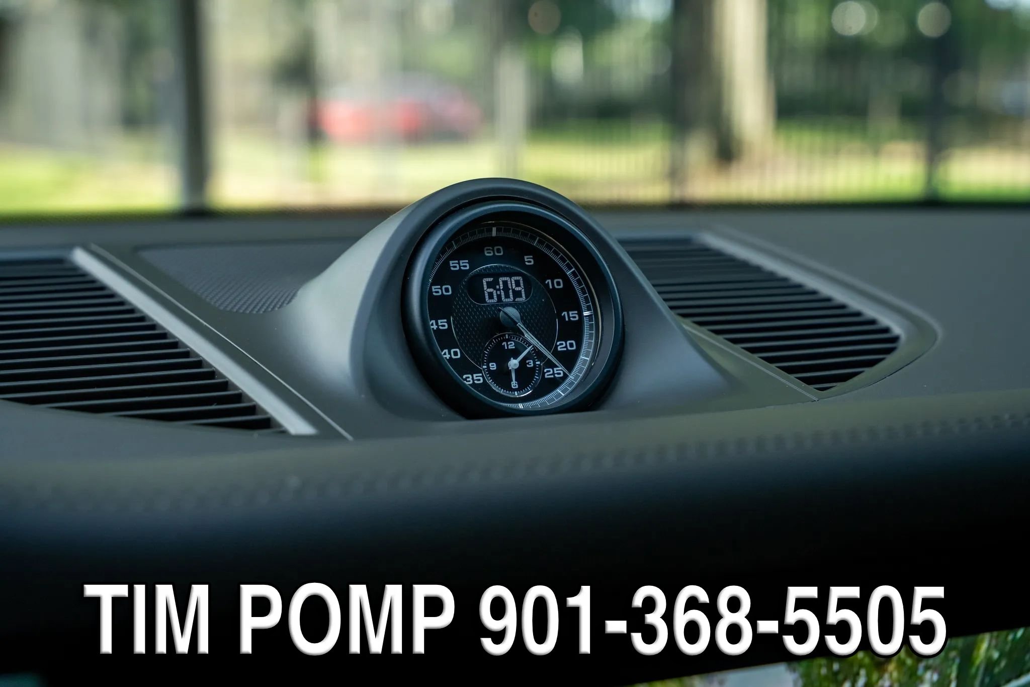 Used 2023 Porsche Macan Turbo w/ Premium Package AWD/4WD image 23