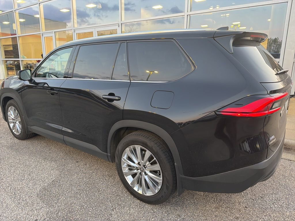 Used 2024 Toyota Grand Highlander Platinum image 2