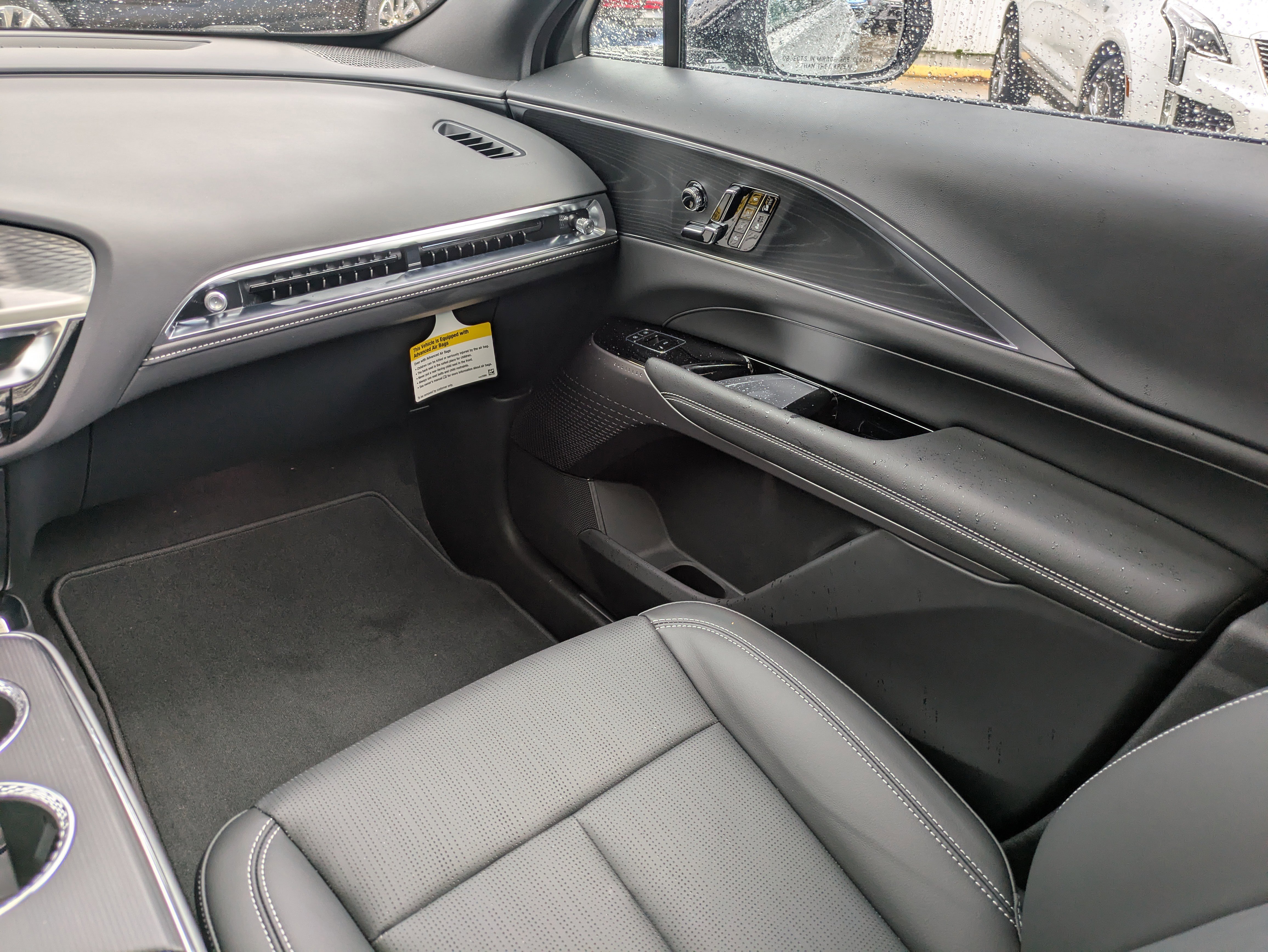 New 2025 Cadillac Lyriq Luxury image 11