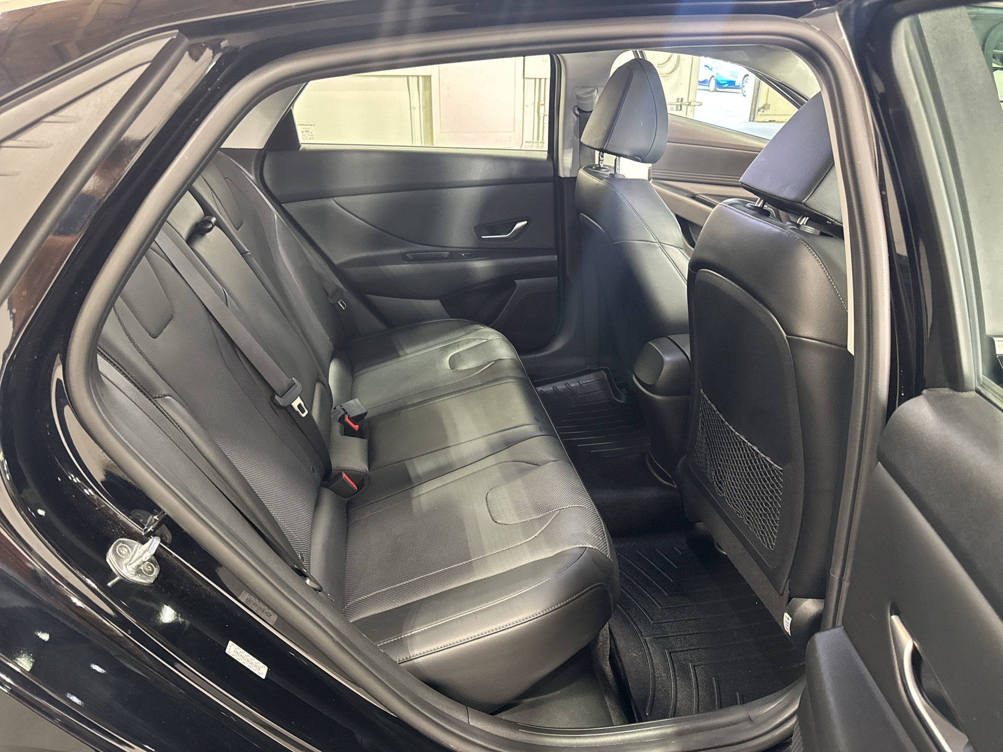 Used 2022 Hyundai Elantra Limited w/ Preferred Accessory Package FWD image 25