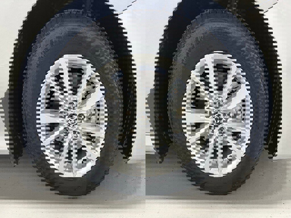 Used 2025 Toyota Camry LE image 62