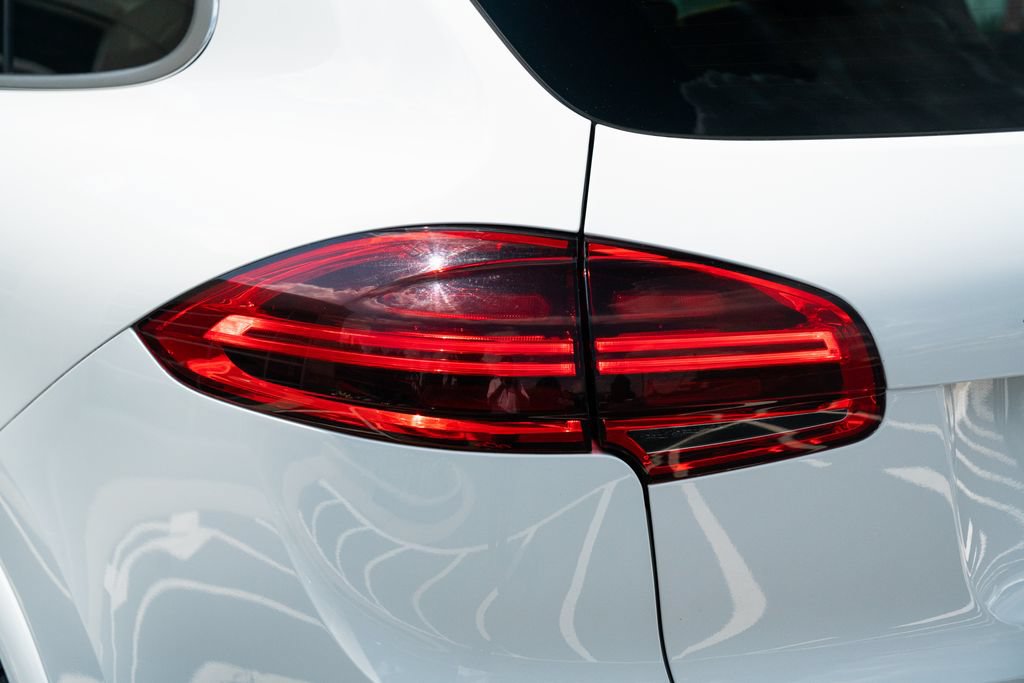 Used 2015 Porsche Cayenne Turbo AWD/4WD image 18