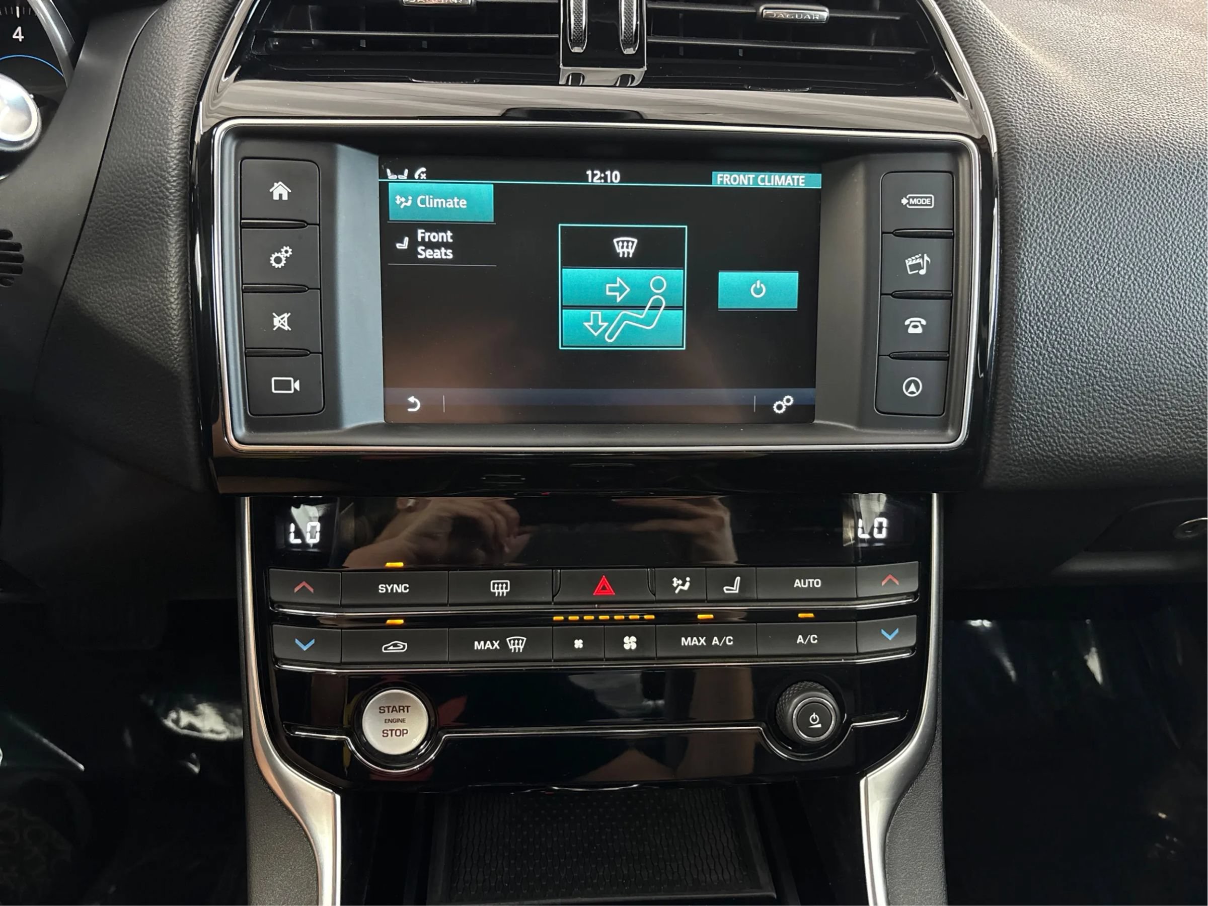 Used 2018 Jaguar XE Prestige AWD/4WD image 37