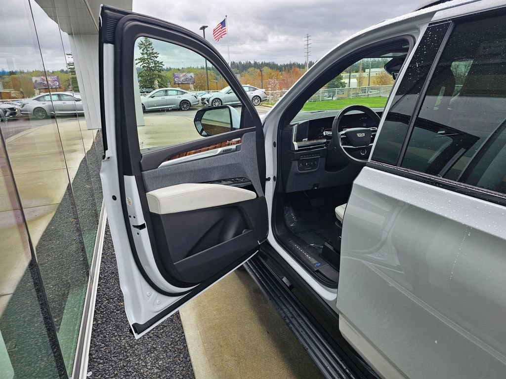 New 2026 Cadillac Escalade ESV Platinum Sport AWD/4WD image 20
