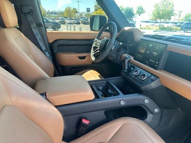 Used 2023 Land Rover Defender 110 V8 AWD/4WD image 9