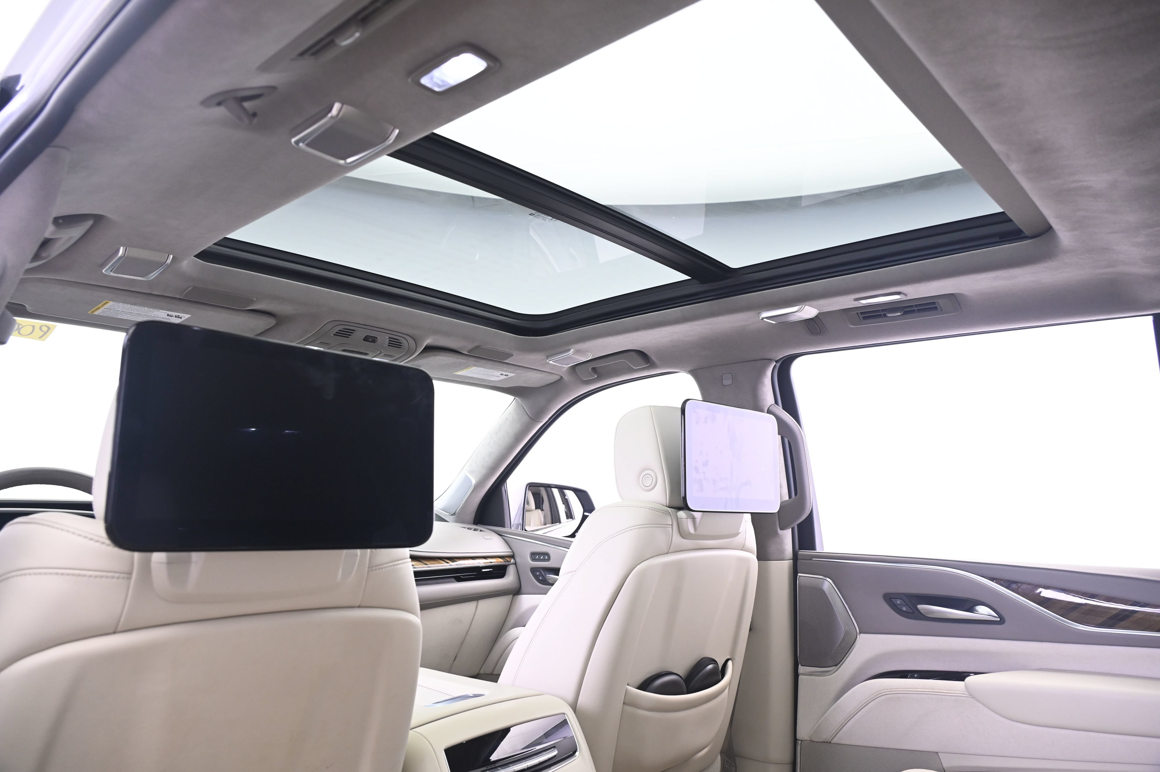 Used 2022 Cadillac Escalade ESV Premium Luxury Platinum AWD/4WD image 27