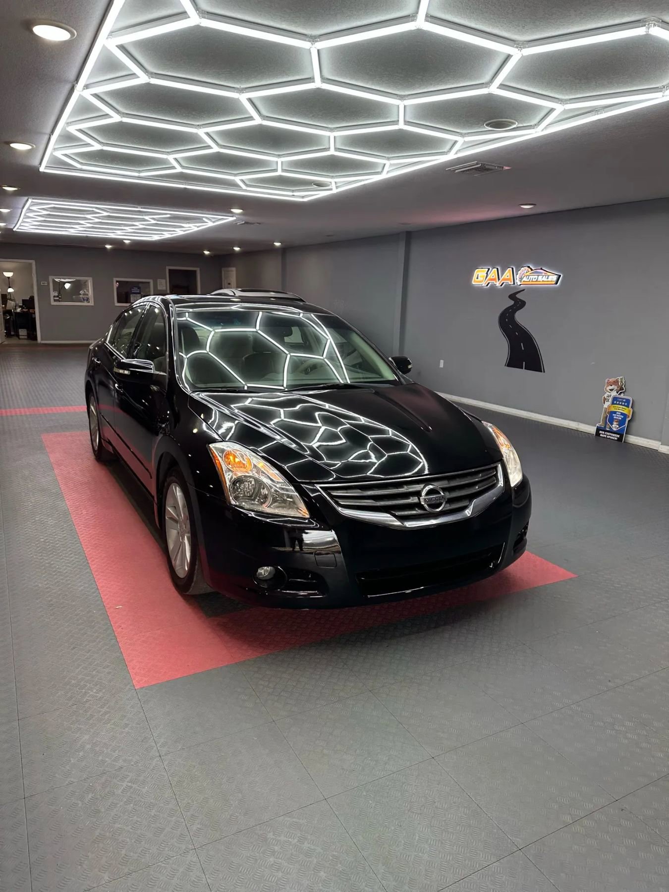 Used 2011 Nissan Altima 3.5 SR w/ 3.5SR Premium Pkg FWD image 1
