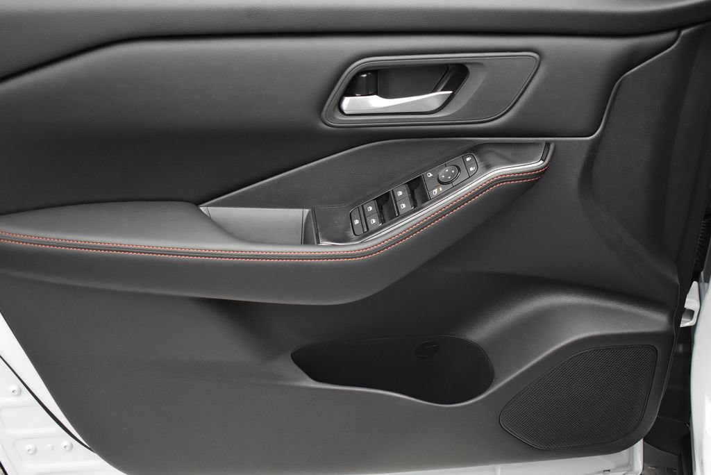 New 2026 Nissan Rogue SV AWD/4WD image 10