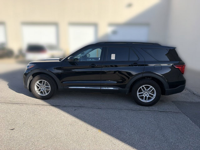 Used 2025 Ford Explorer Active AWD/4WD image 13