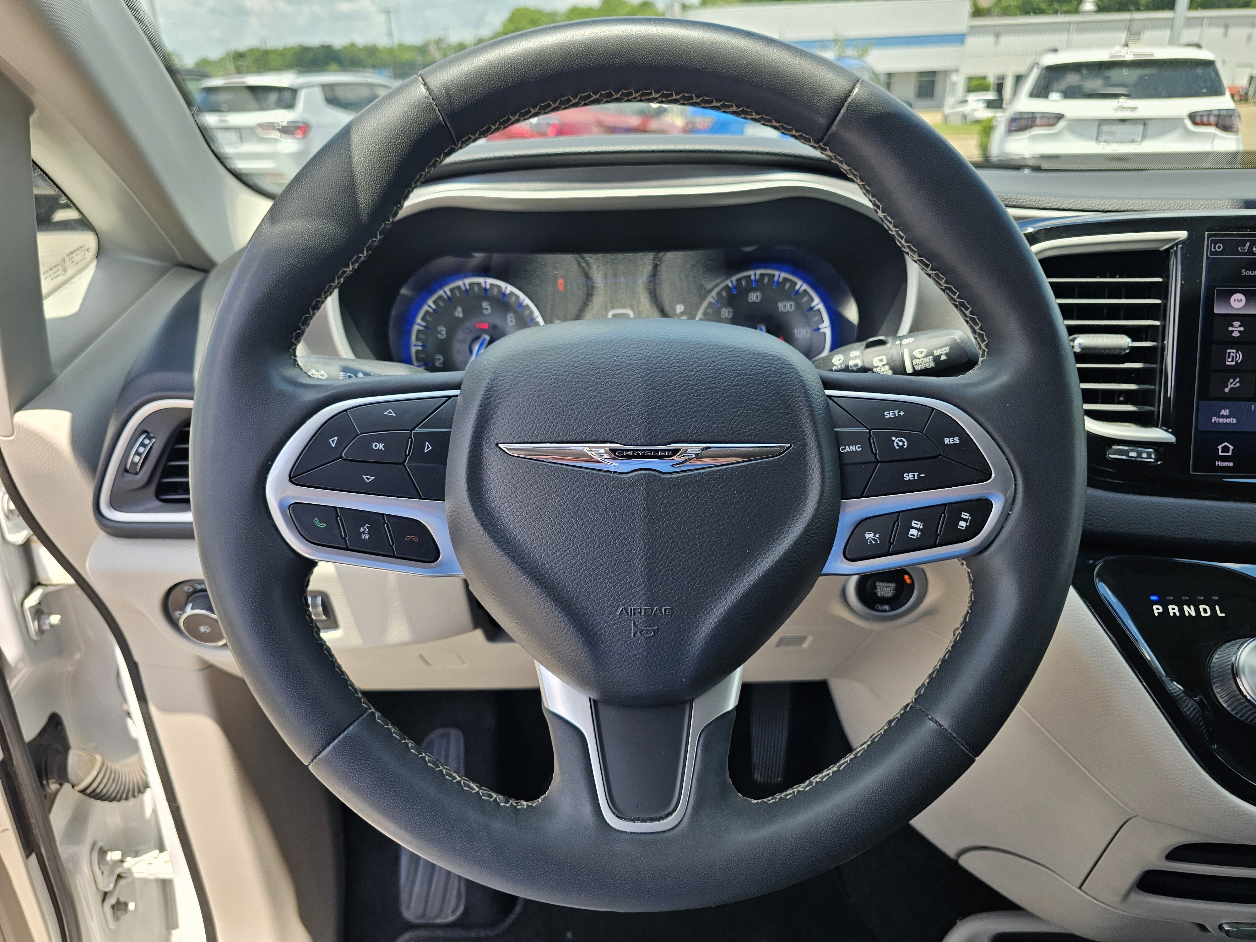 Used 2022 Chrysler Pacifica Touring-L FWD image 19