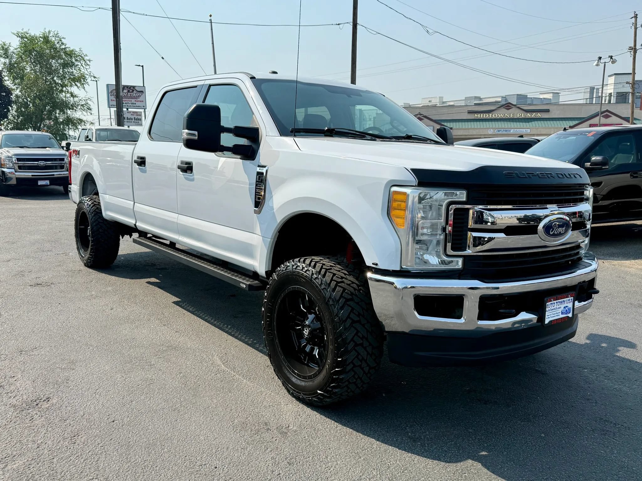 Used 2017 Ford F350 XLT w/ Camper Package AWD/4WD image 7