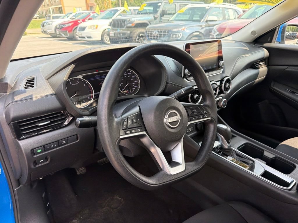 Used 2025 Nissan Sentra SV FWD image 15