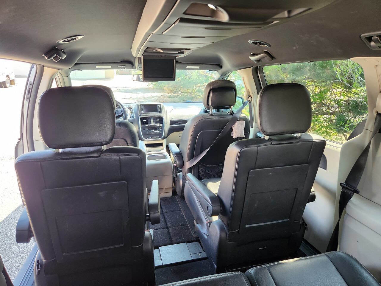 Used 2015 Dodge Grand Caravan SXT image 6