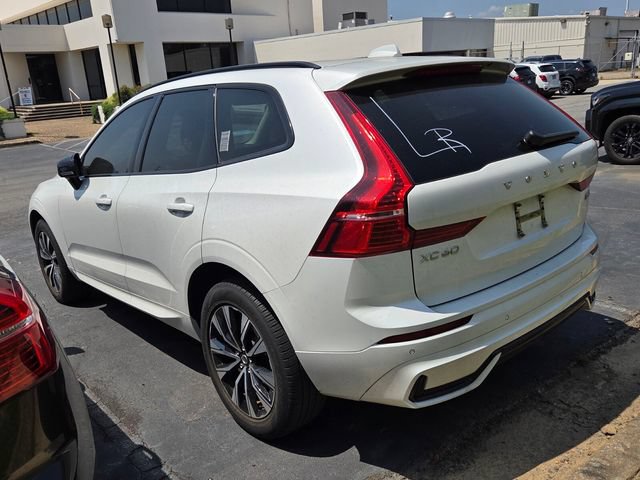 Used 2024 Volvo XC60 B5 Core AWD/4WD image 2