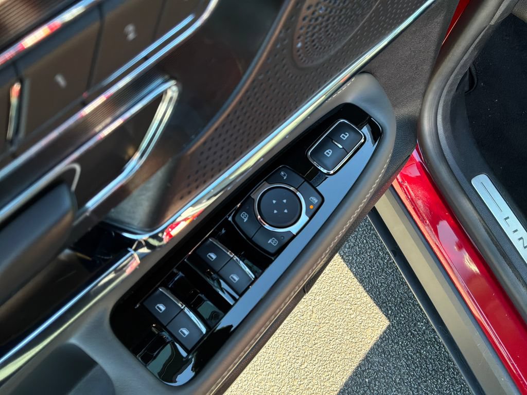 Certified 2023 Lincoln Corsair FWD image 11