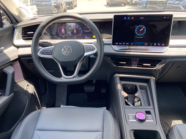 Used 2025 Volkswagen Tiguan SE AWD/4WD image 12