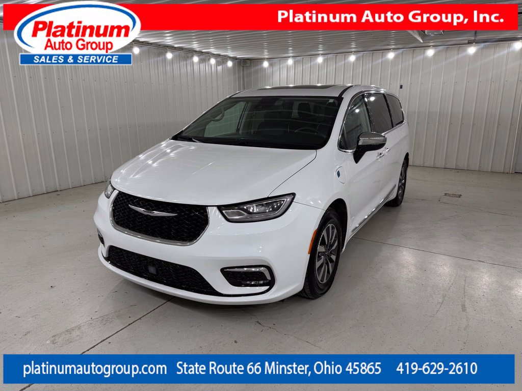 Used 2023 Chrysler Pacifica Limited FWD image 1