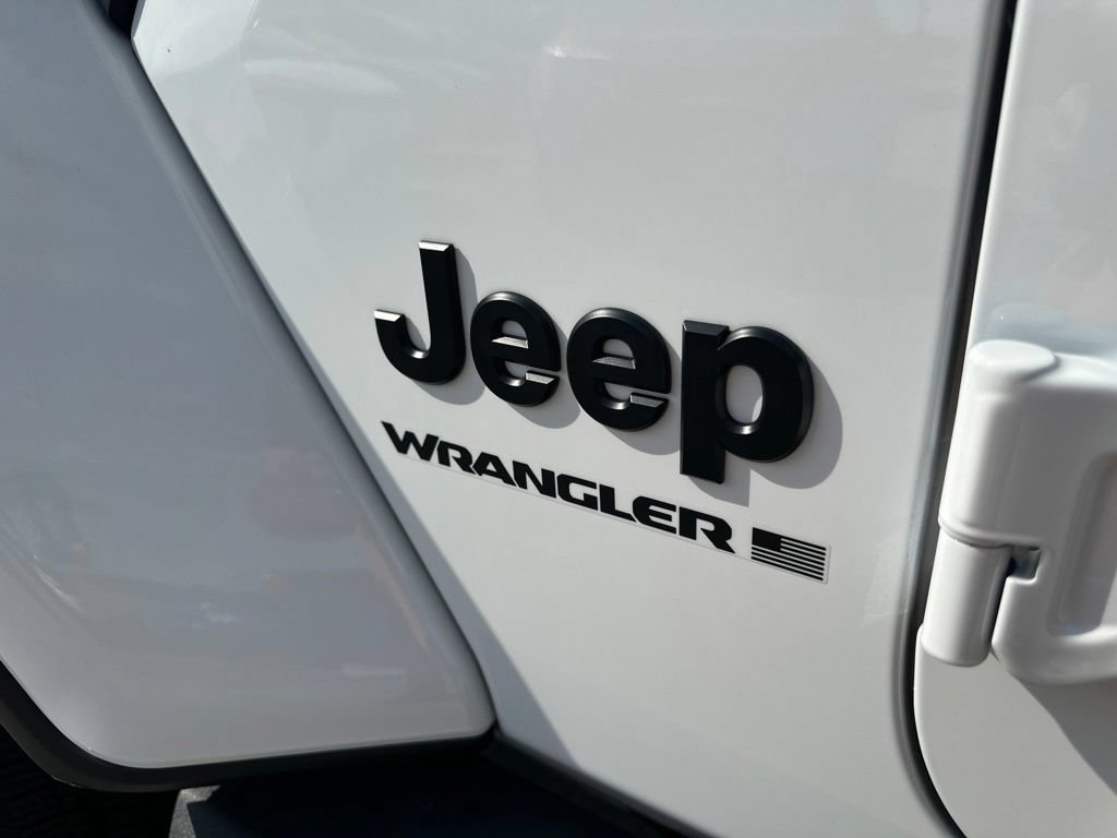 Used 2026 Jeep Wrangler Unlimited Sahara AWD/4WD image 11