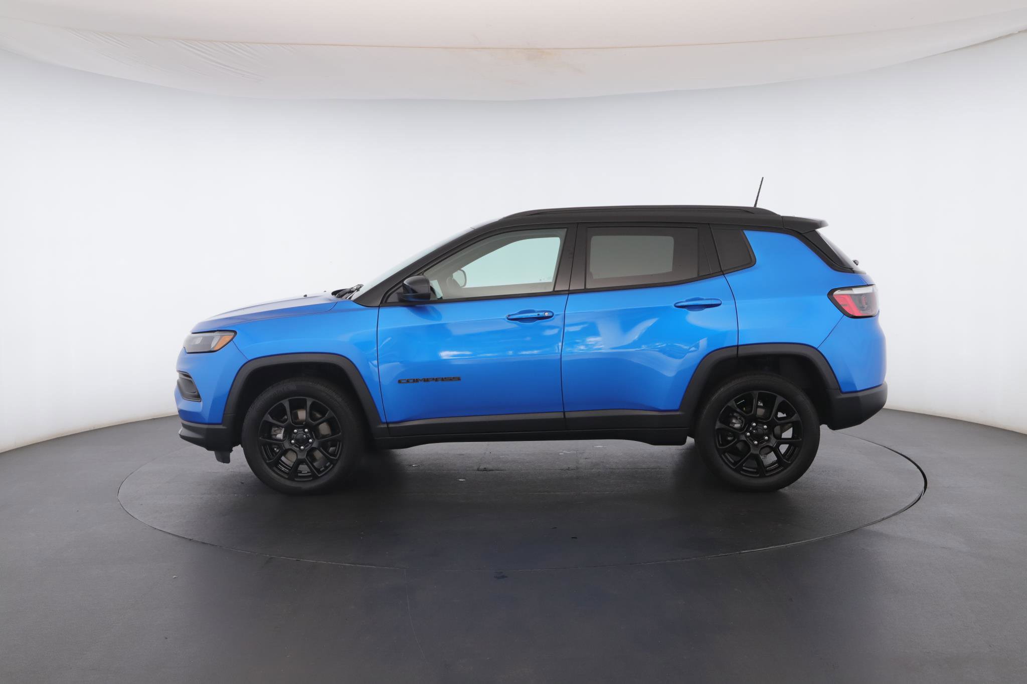 Used 2024 Jeep Compass Latitude w/ Sun and Sound Group image 21