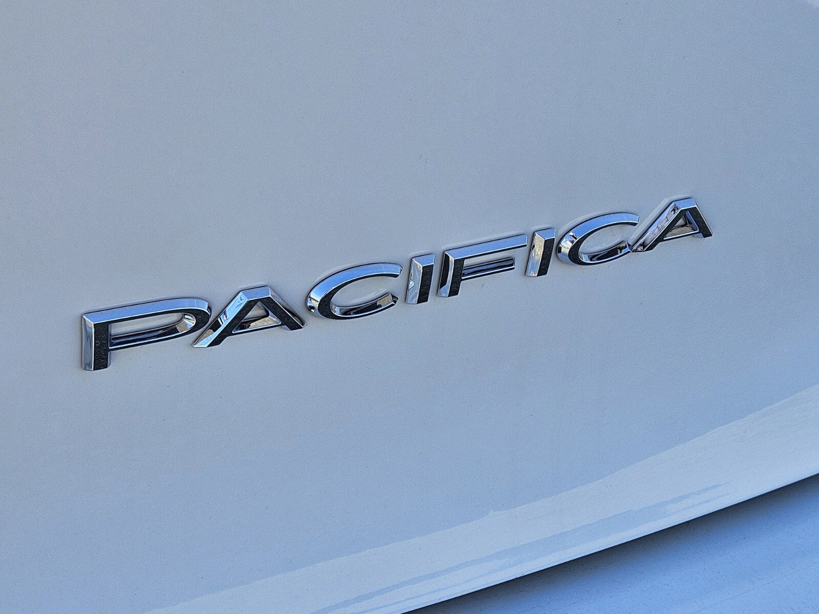 Used 2024 Chrysler Pacifica Touring-L FWD image 15