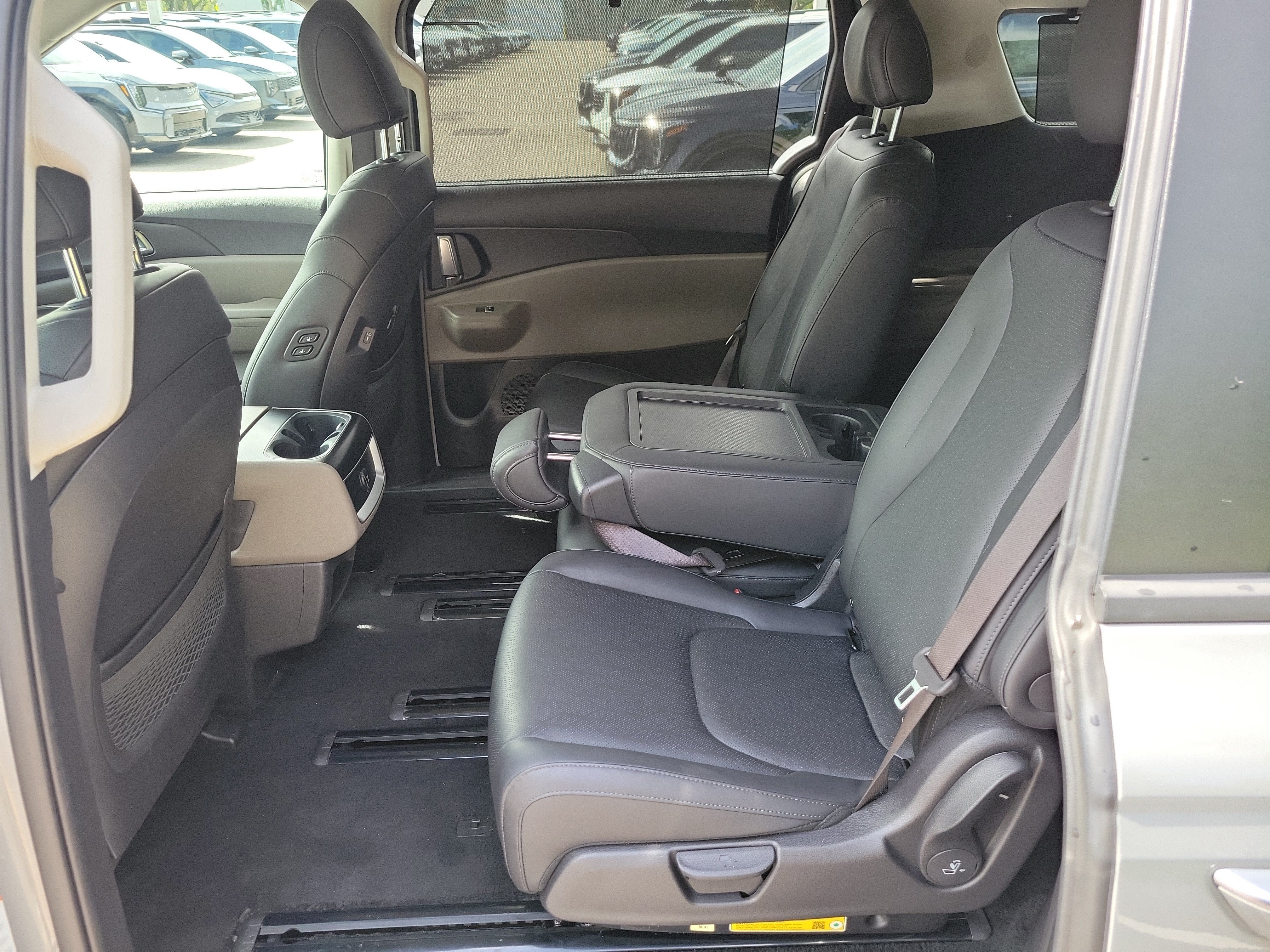 Certified 2025 Kia Carnival EX FWD image 16