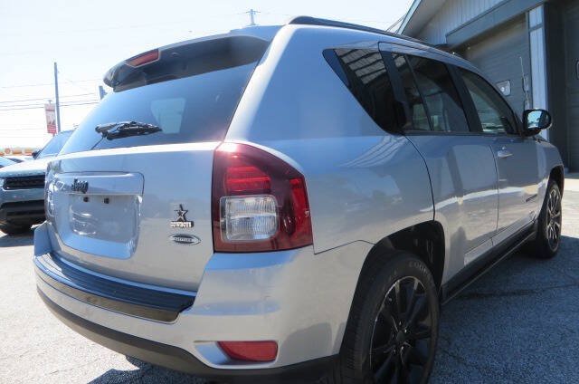 Used 2015 Jeep Compass Sport w/ Power Value Group FWD image 3