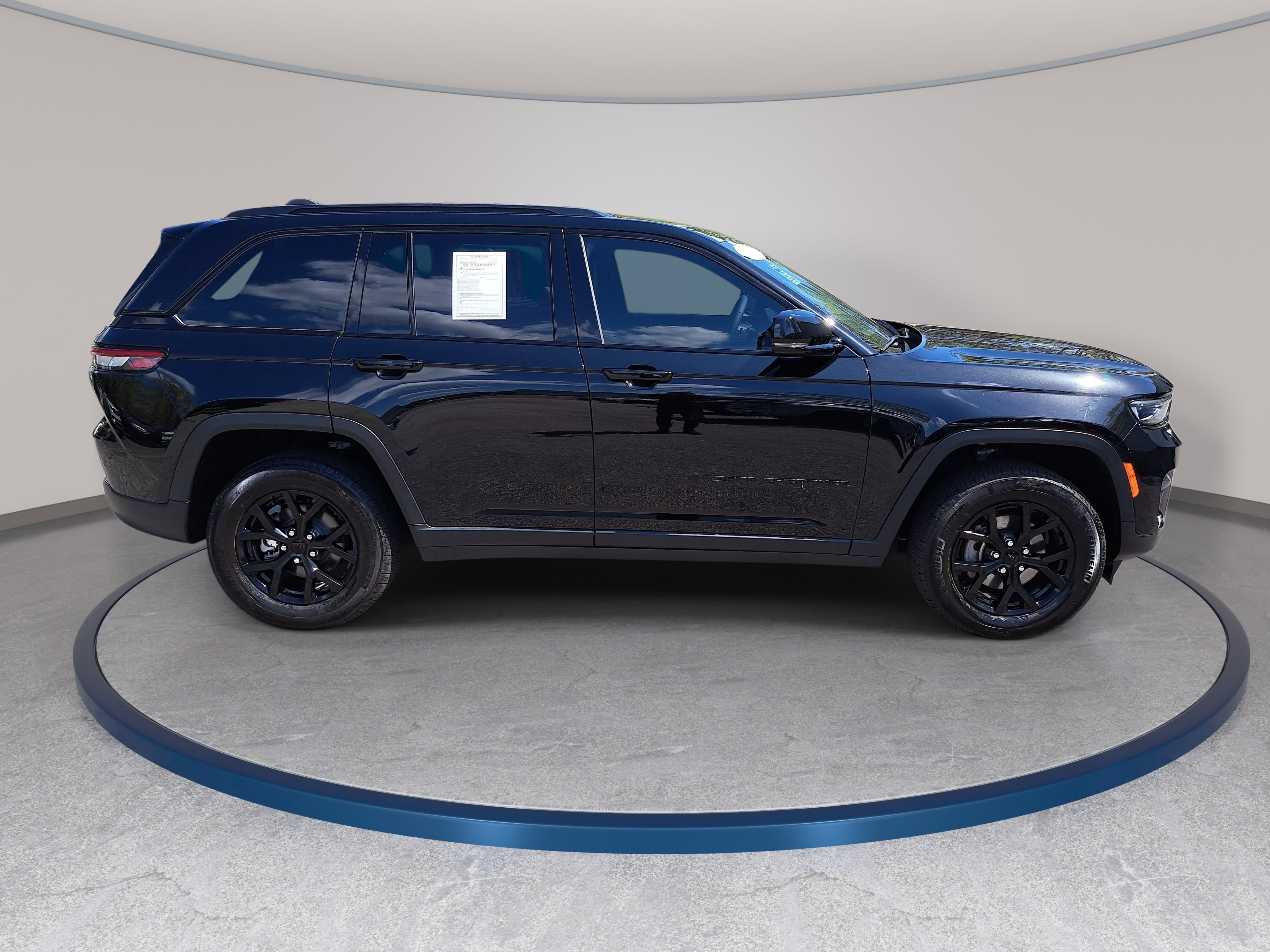 Used 2024 Jeep Grand Cherokee Altitude image 4