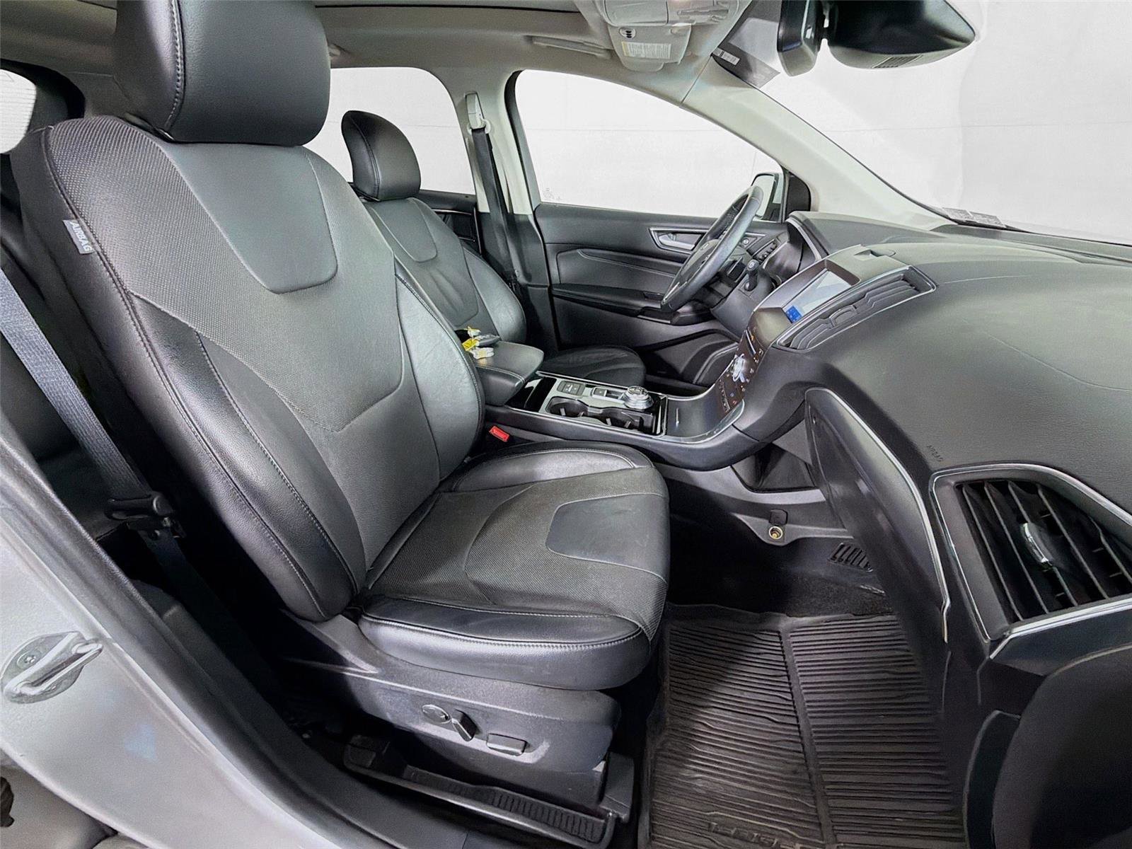 Used 2019 Ford Edge Titanium w/ Equipment Group 301A AWD/4WD image 29