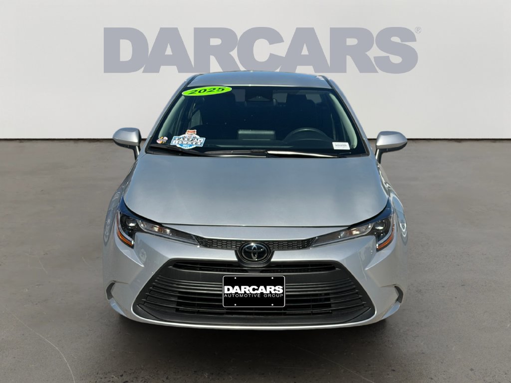 Used 2025 Toyota Corolla LE FWD image 2