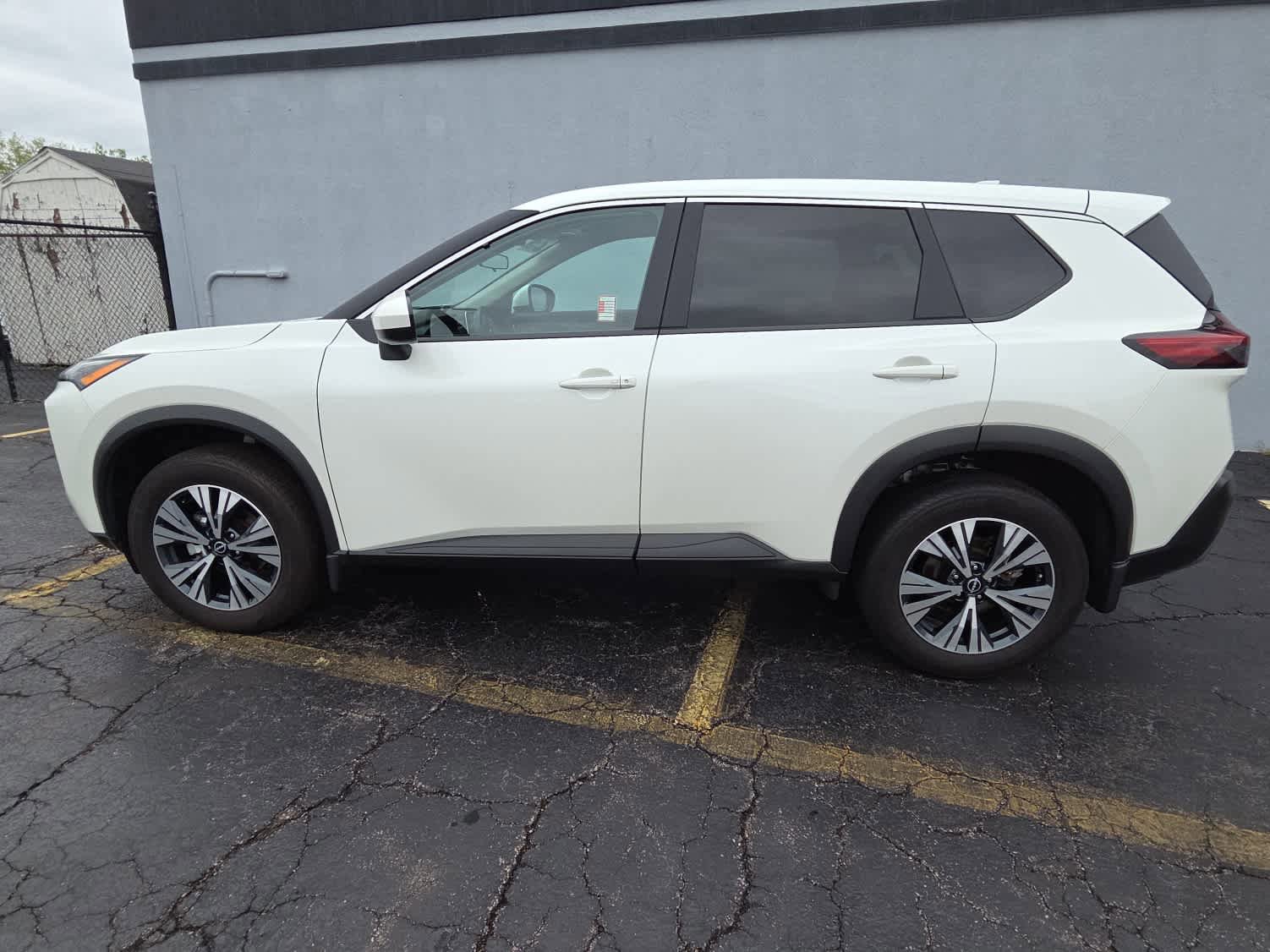 Used 2023 Nissan Rogue SV AWD/4WD image 8