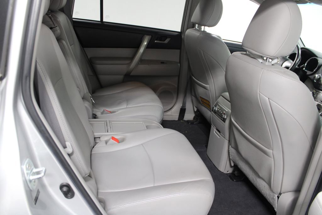 Used 2012 Toyota Highlander SE image 24