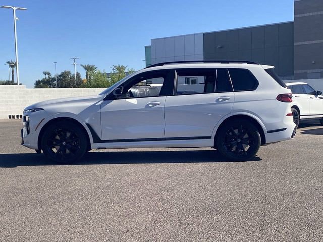 Used 2025 BMW X7 M60i w/ Climate Comfort Package image 9