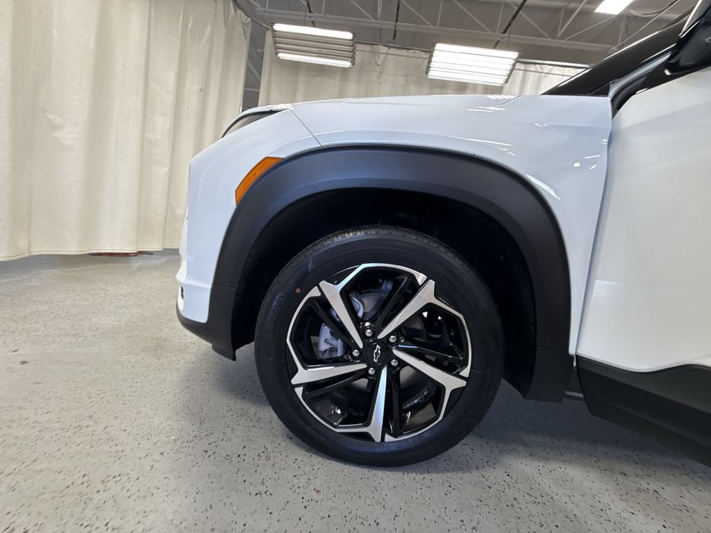 Used 2023 Chevrolet TrailBlazer RS AWD/4WD image 34