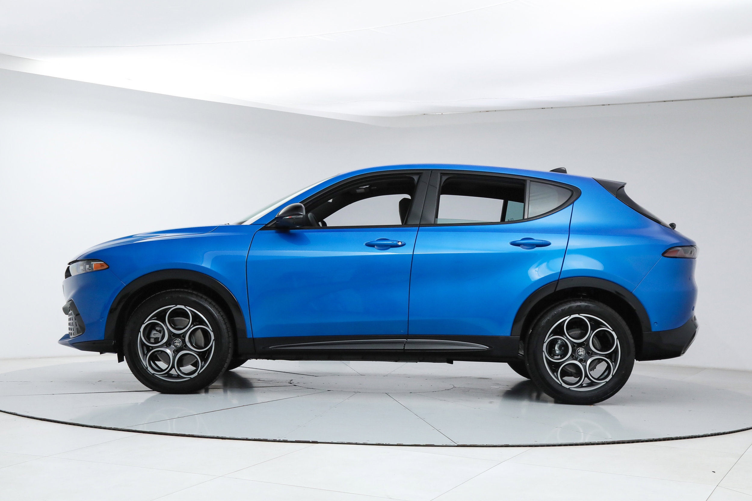 New 2026 Alfa Romeo Tonale Sprint w/ Black Premium Package image 2