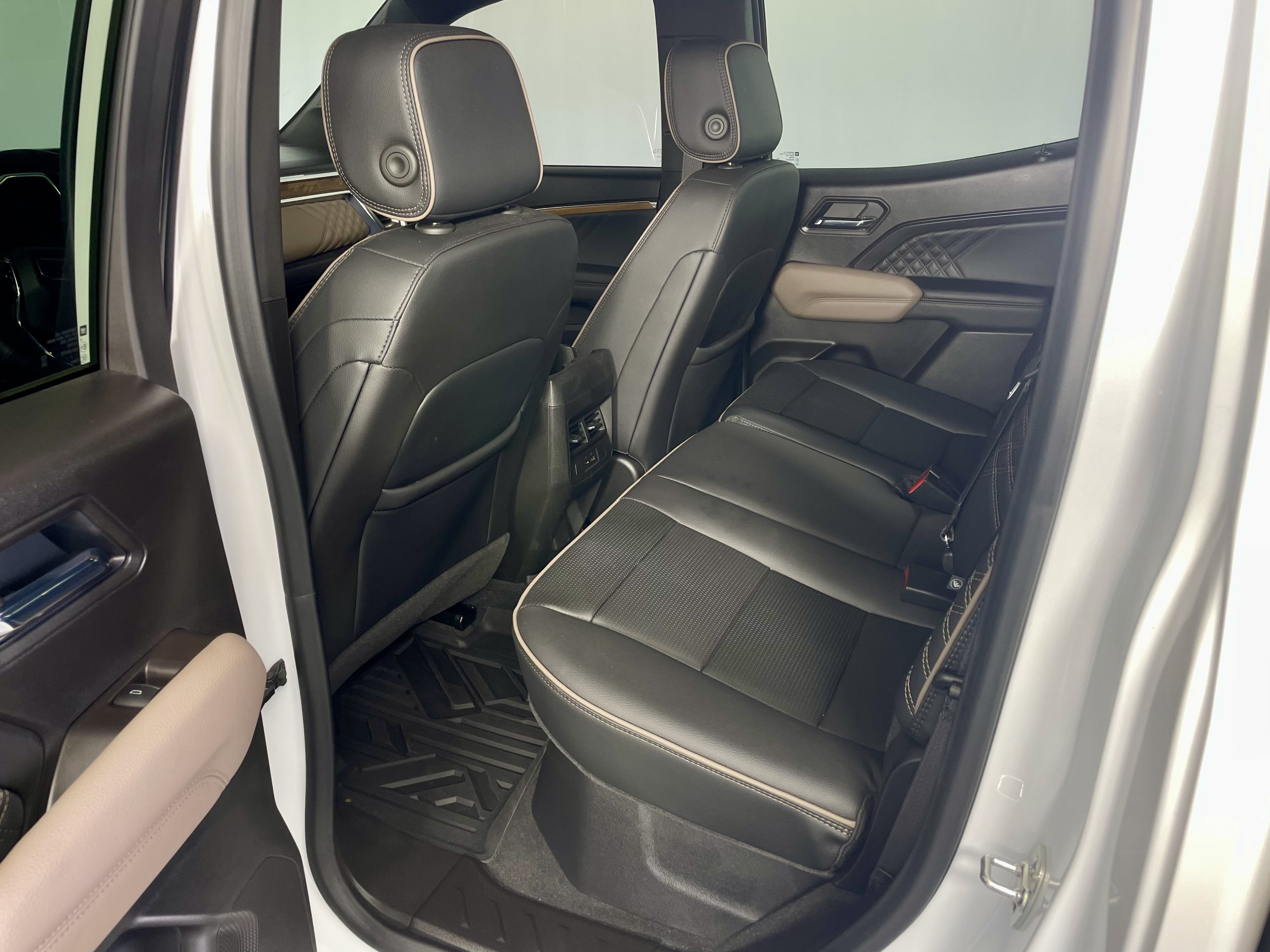 Used 2026 GMC Canyon Denali AWD/4WD image 11