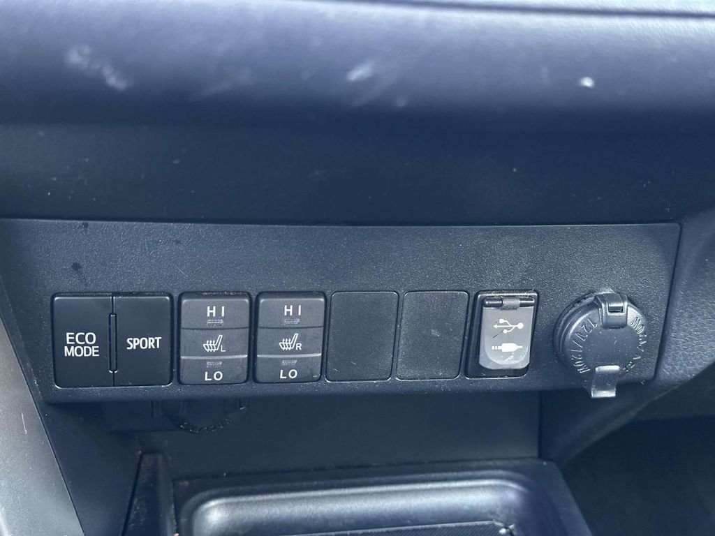 Used 2015 Toyota RAV4 Limited image 32