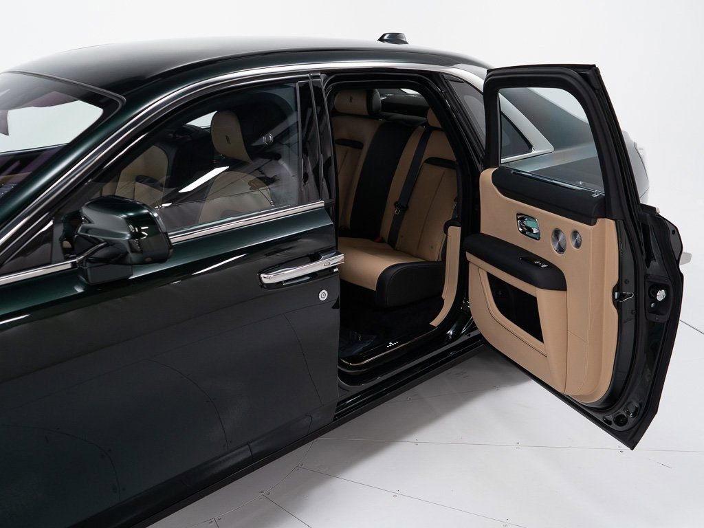 Used 2025 Rolls-Royce Ghost image 21