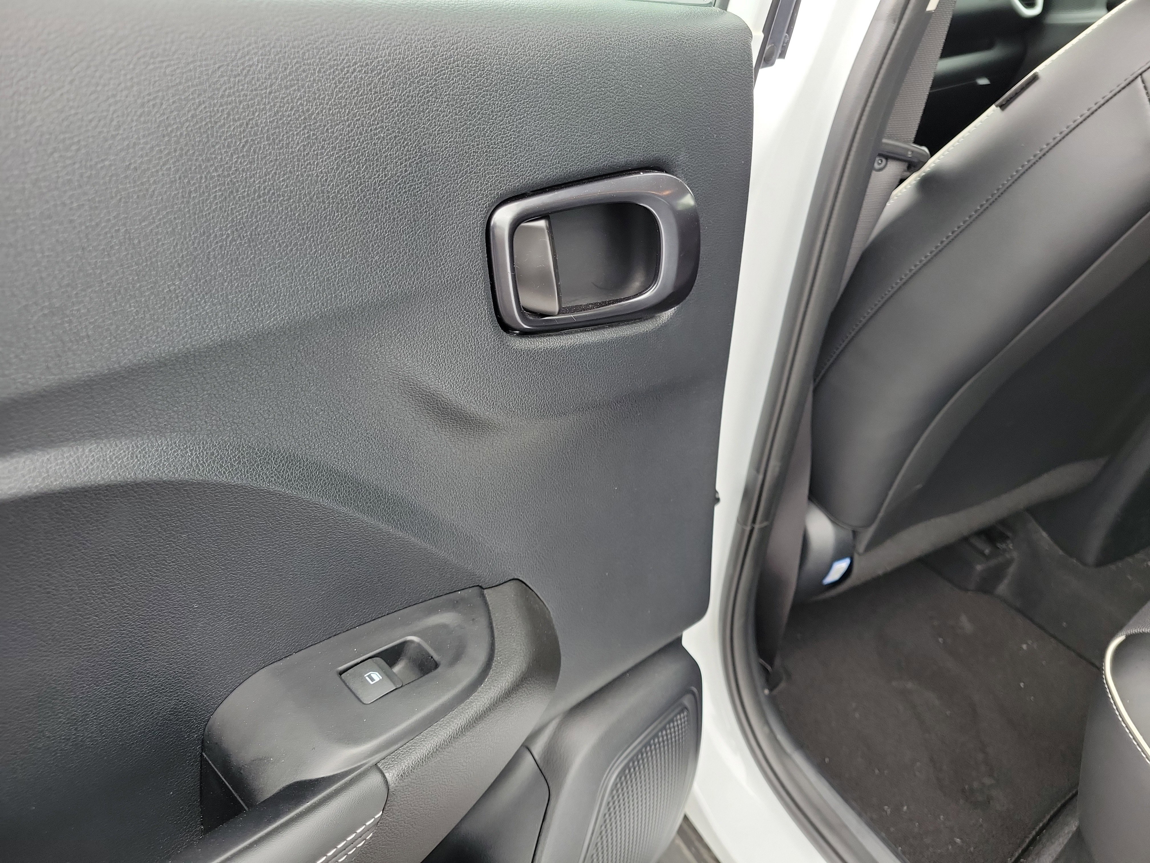 Used 2022 Hyundai Venue Limited FWD image 18