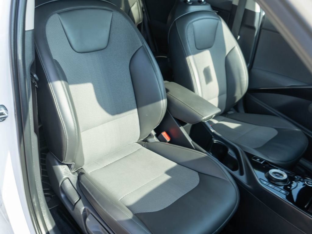 Certified 2023 Kia Niro Wind w/ Wind Preserve Package FWD image 9