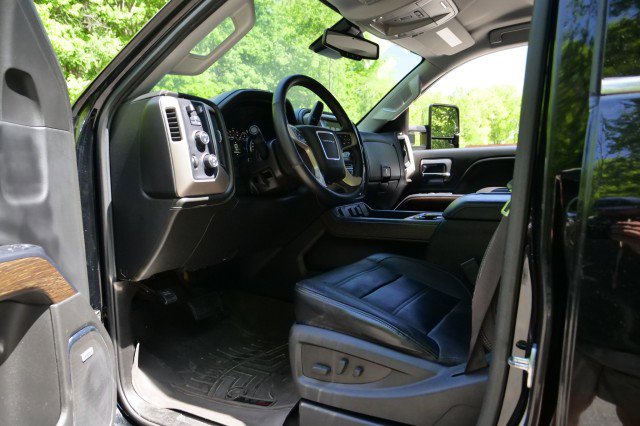 Used 2017 GMC Sierra 2500 Denali w/ Duramax Plus Package image 21