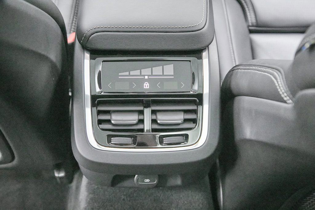 Certified 2024 Volvo V60 B5 Cross Country Ultimate image 24