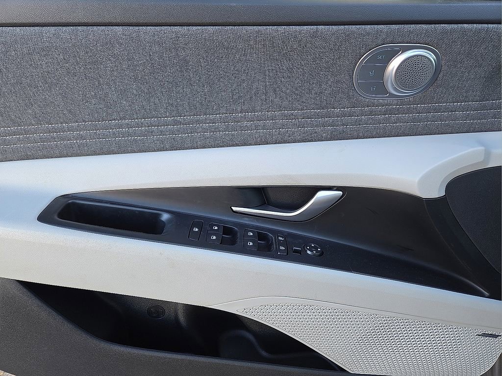 Used 2025 Hyundai Elantra Limited image 21