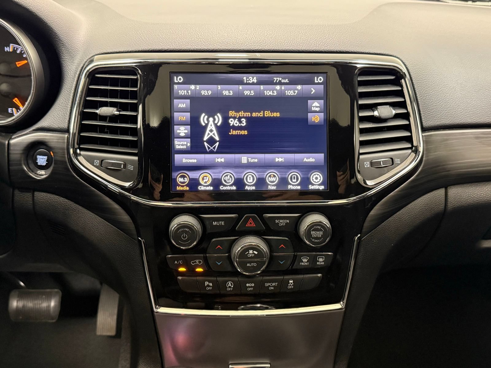 Used 2021 Jeep Grand Cherokee Freedom Edition AWD/4WD image 25