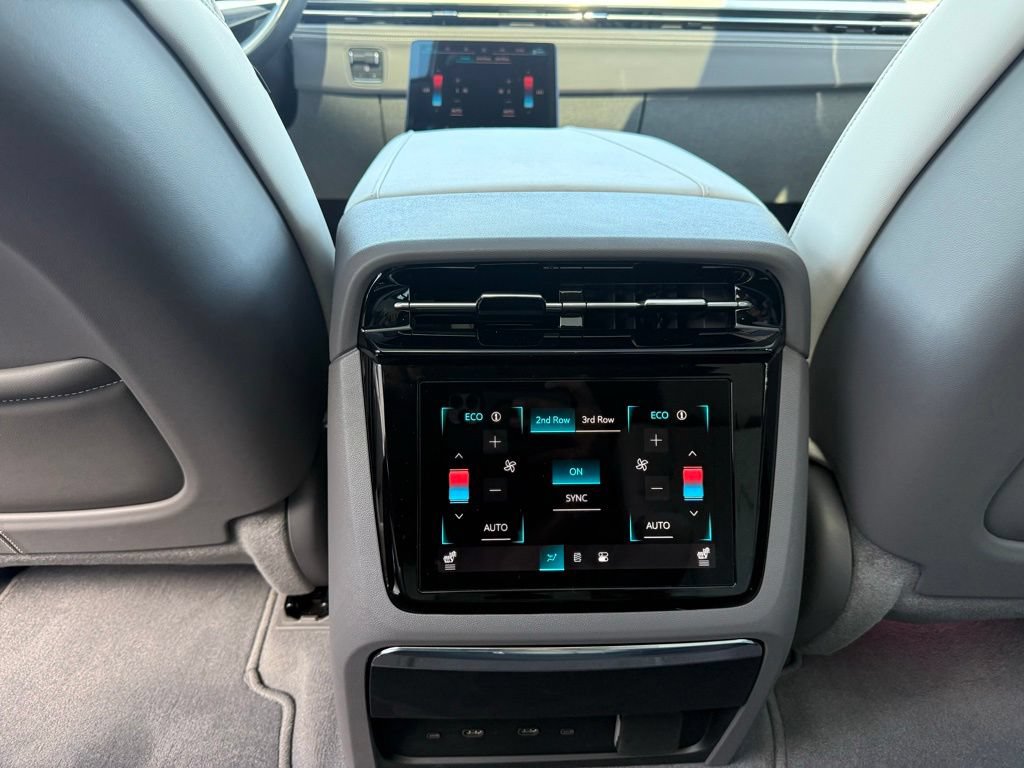 Used 2025 Cadillac Escalade IQ Luxury 1 w/ LPO, Radiant Package AWD/4WD image 27