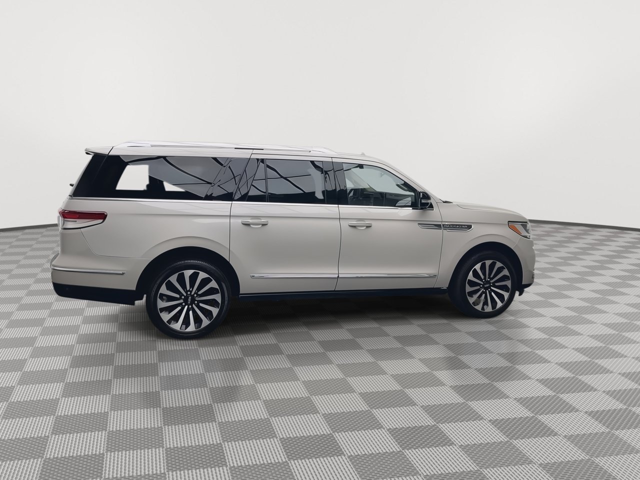 Used 2023 Lincoln Navigator L Reserve AWD/4WD image 44