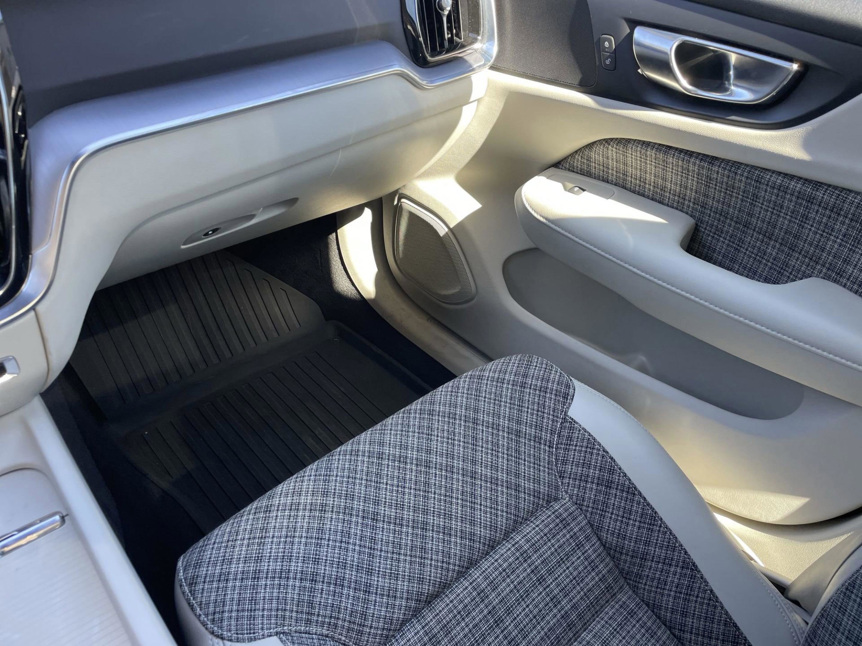 Used 2021 Volvo S60 T5 Momentum w/ Protection Package Premier image 10