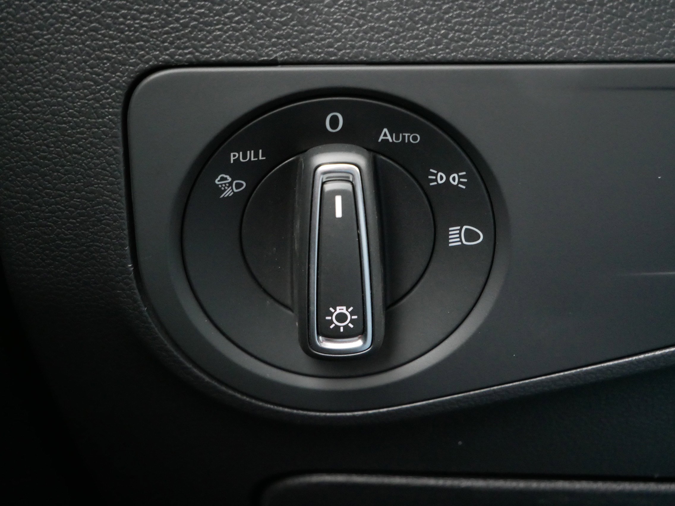 Used 2022 Volkswagen Tiguan SEL R-Line image 25